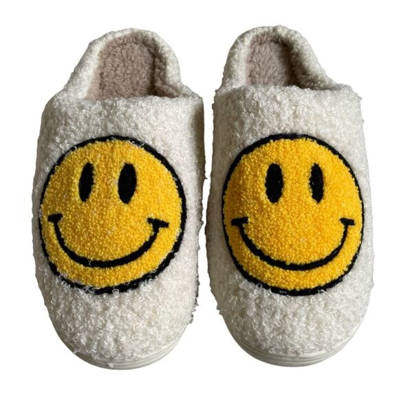 NEW Molatin Fuzzy Smiley Face Slippers Size W 10.5-11 M 9-10 Emoji Loungewear - Picture 1 of 15